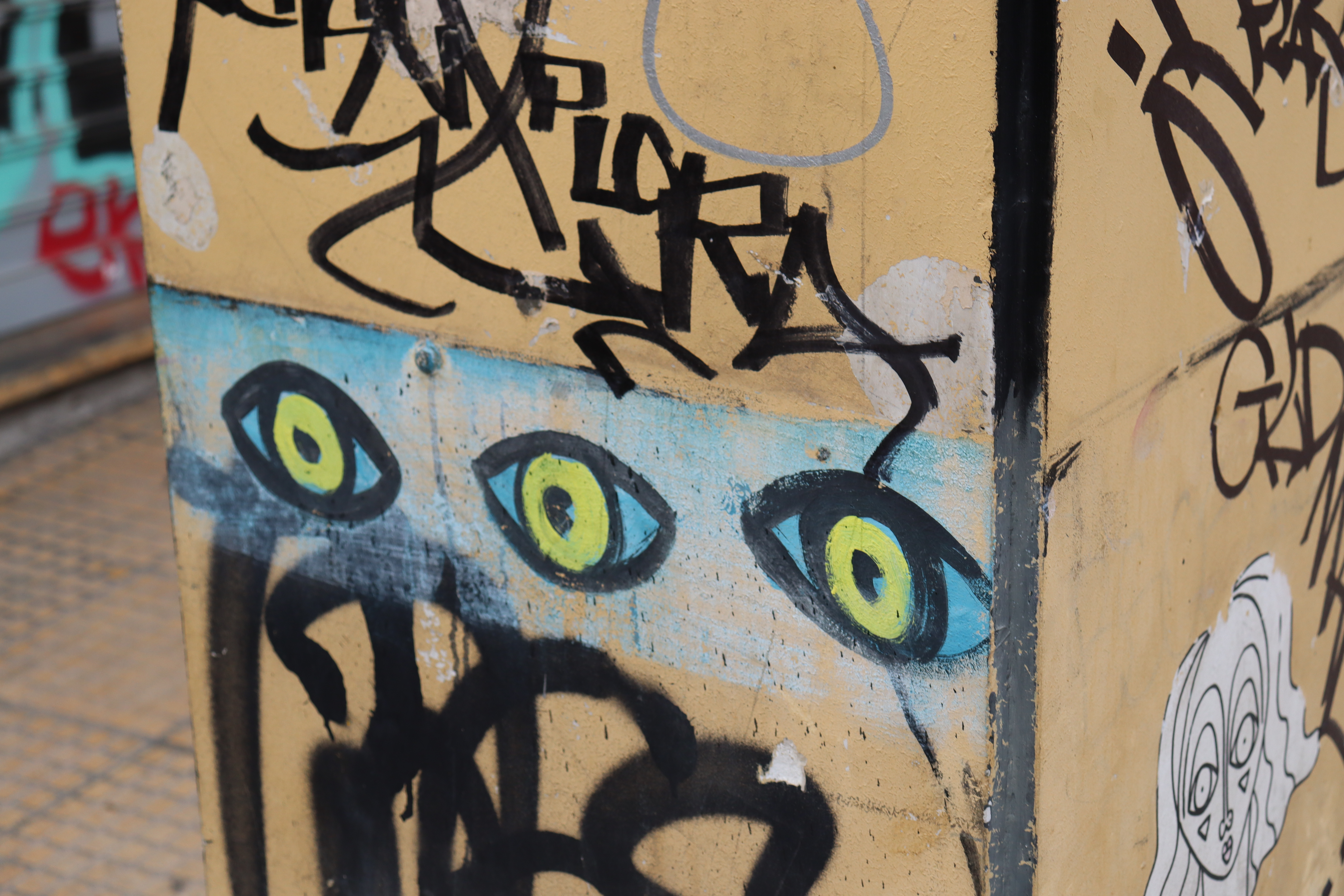 Graffiti of three eyes